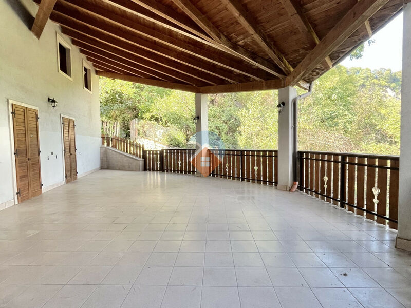 Casa singola con due appartamenti
