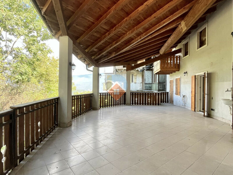 Brentonico - Casa singola con due appartamenti