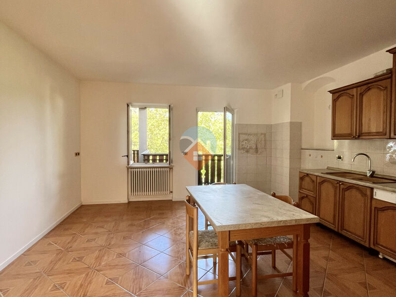 Brentonico - Casa singola con due appartamenti