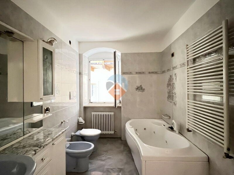 Brentonico - Casa singola con due appartamenti