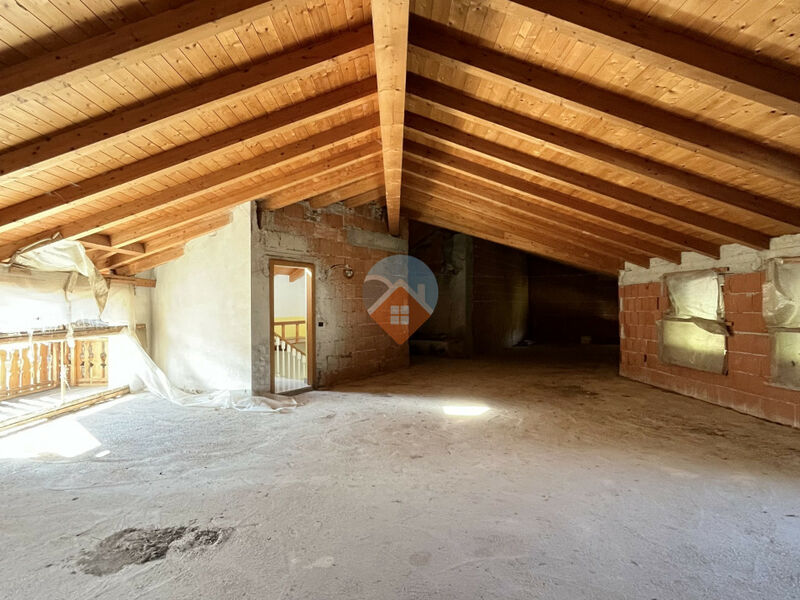 Brentonico - Casa singola con due appartamenti