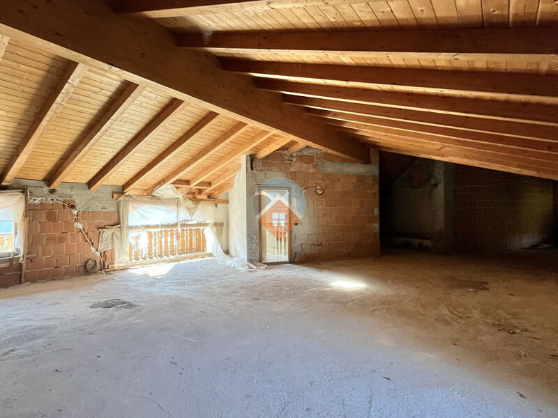 Brentonico - Casa singola con due appartamenti