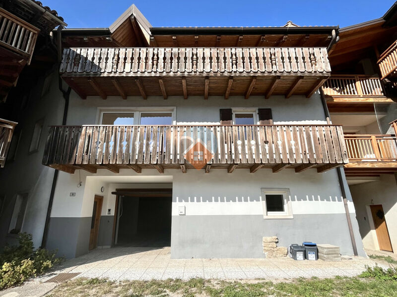 Brentonico - Casa singola con due appartamenti