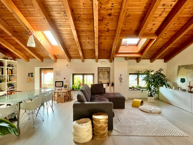 SANTA MARGHERITA di ALA - LUMINOSA MANSARDA CON GARAGE